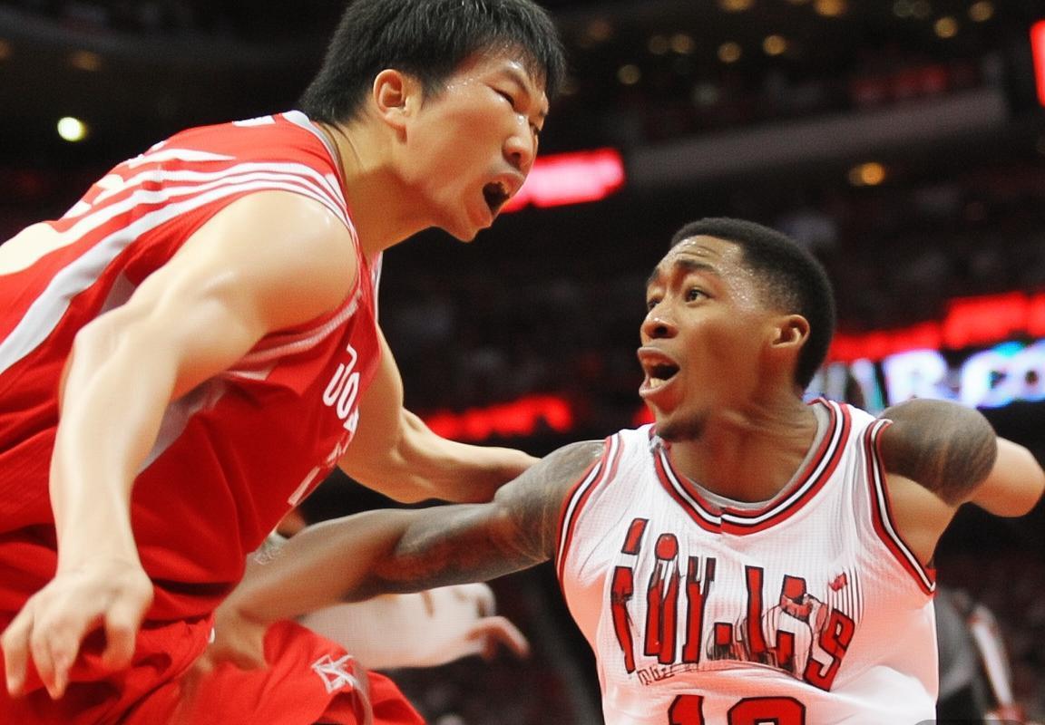 2006年NBA火箭VS公牛经典对决回顾：姚麦对罗斯巅峰之战(图3)